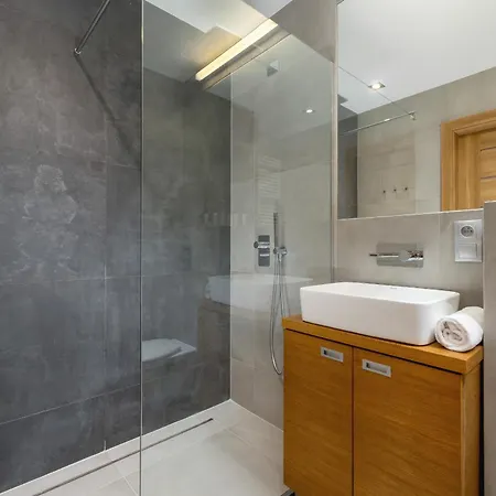 Industrial Apartment Fredry With Parking By Noclegi Renters Krakow Exterior photo