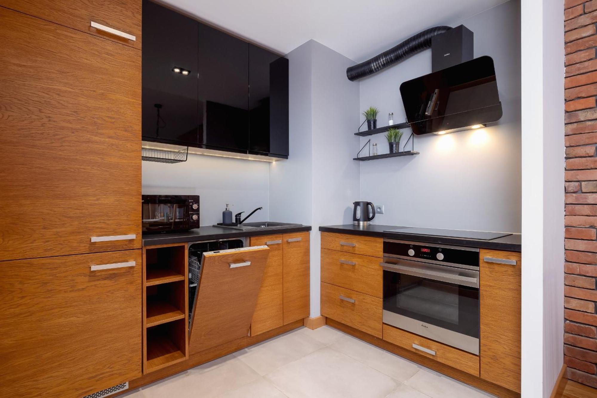 Industrial Fredry With Parking By Renters Краків