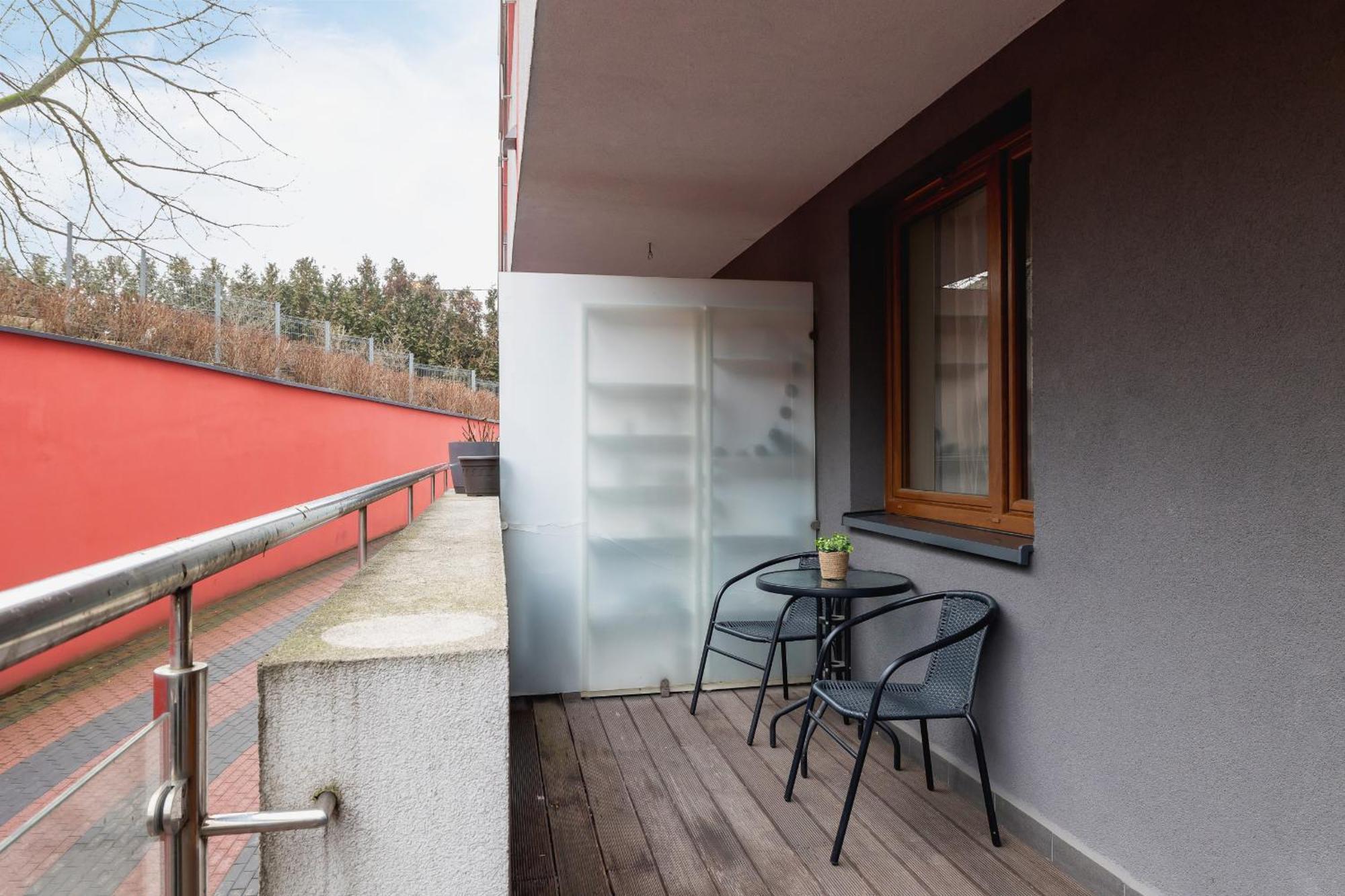 Industrial Fredry With Parking By Renters *