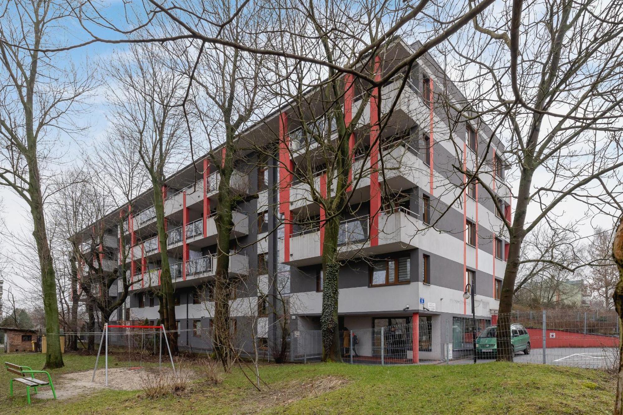Industrial Fredry With Parking By Renters Апартаменти